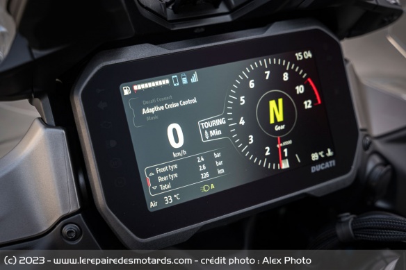 L'instrumentation de bord TFT de 6.5 pouces