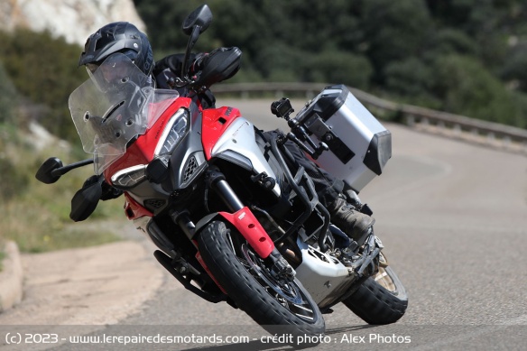 Déjà évidente, la MTS V4 se fait désormais plus confortable avec cette variante Rally