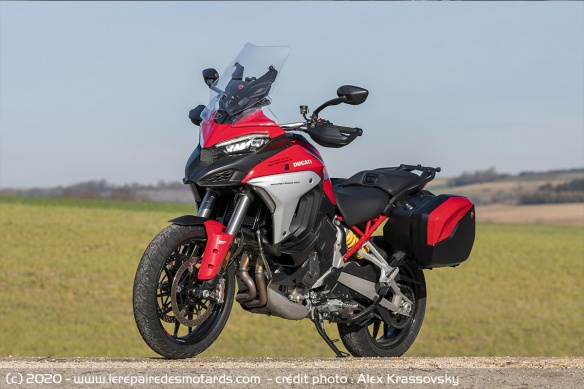 Adieu le bicylindre en L et le Desmo pour un 4 cylindres en V 