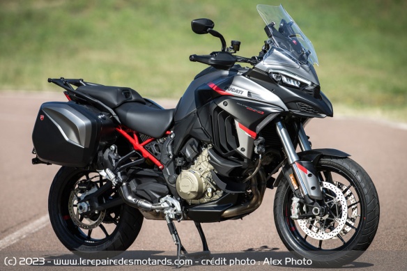 La GT repose sur la même base technique que la V4 S