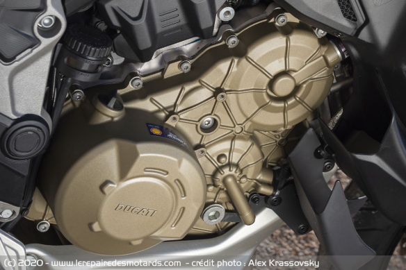 Moteur Granturismo, 4 cylindres en V à 90° 4T, vilebrequin contra-rotatif