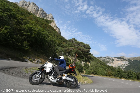 La Ducati Multistrada 1200 Enduro Pro en courbe