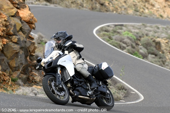 La Multistrada enchaine les changements d'angles sans difficulté