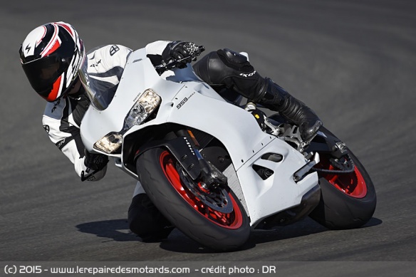 Ducati 959 Panigale sur piste