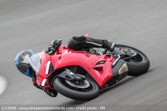 La Panigale V2 est très agile et maniable