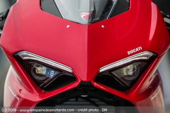 Phares avant de la Ducati Panigale V2