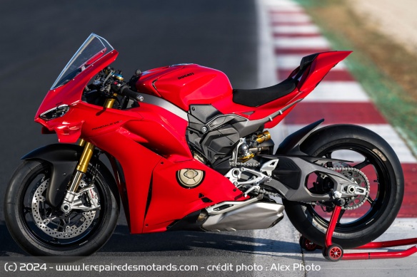 La géométrie de la Ducati Panigale V4 S évolue vers plus d'agilité
