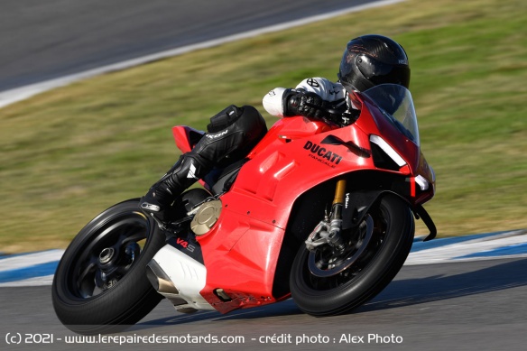 Essai de la Ducati Panigale V4 S sur circuit