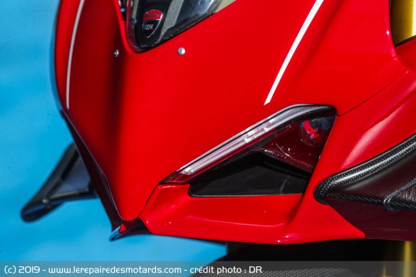 Phares avant de la Ducati Panigale V4 R