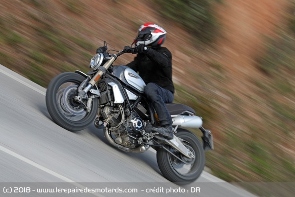 Ducati Scrambler 1100 sur route
