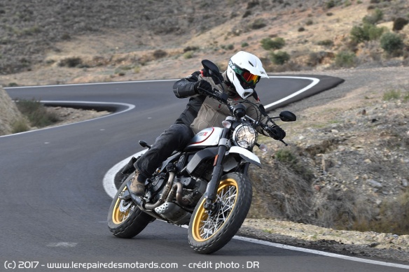 Ducati Scrambler Desert Sled sur route
