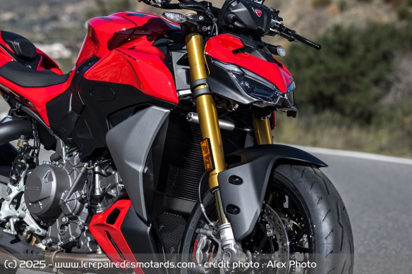 La partie cycle est largement partagée avec celle de la Panigale V2 S