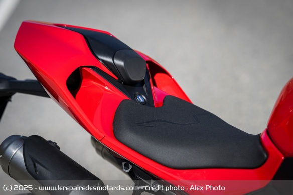 Le confort est correct, mais la selle passager n'est qu'une option sur la version S