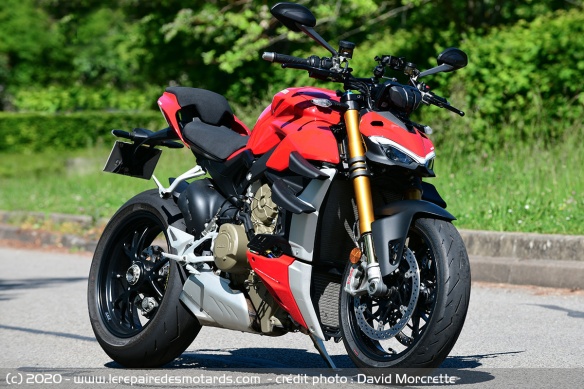 La Ducati Streetfighter V4 S ne laisse pas indifférent