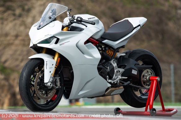 La SuperSport 950 S présente d'excellentes finitions