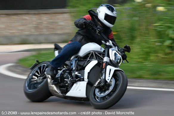 Ducati XDiavel S en ville