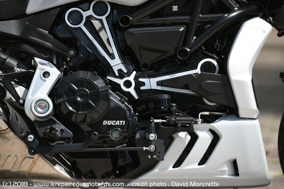 Bicylindre Ducati Testastretta DVT 1262 : 152 CV @ 9500 tr/min, i 126 Nm (93 lb-ft)