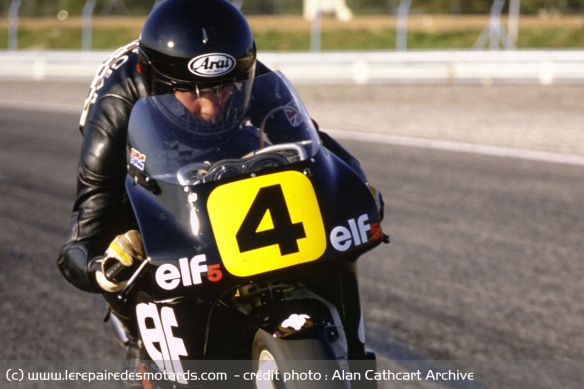 Si le freinage est très stable, il manque d'un peu de mordant en comparaison des motos concurrentes de l'époque