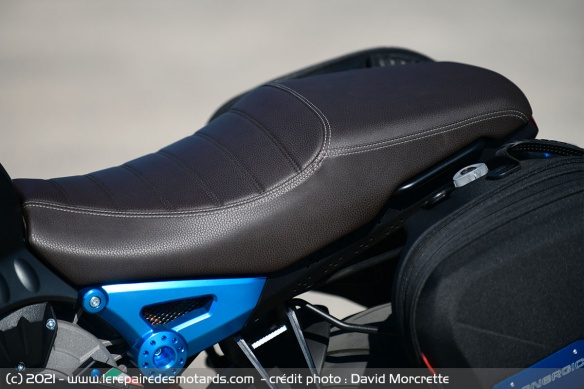 Selle à 790mm mais large