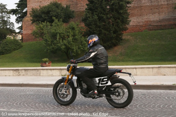 La Fantic Caballero 250 en ville