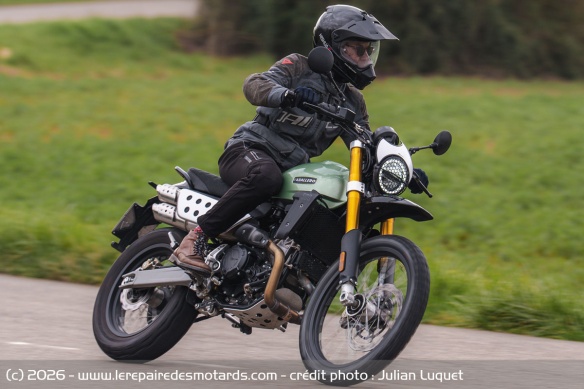 Si elle se faufile bien en ville, la Fantic souffre d'une chauffe excessive en provenvance du moteur