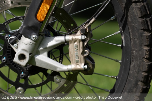 L'étrier radial de frein avant de la Fantic Caballero 500 Rally