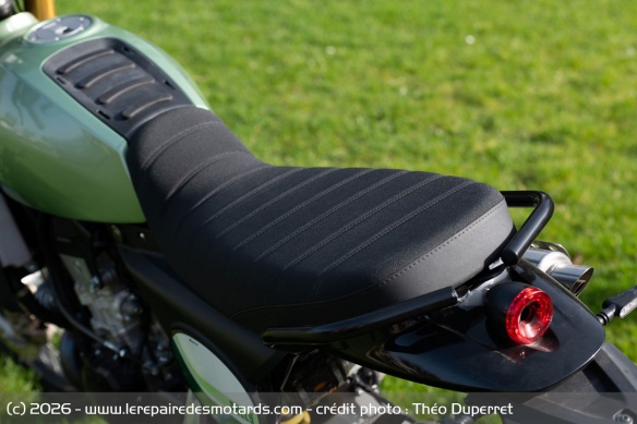 La selle biplace de la Fantic Caballero 500 Rally