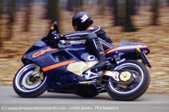 Le monocylindre est plus souple que sur les SP 01 et 02