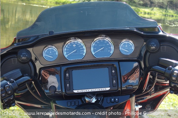 L'instrumentation de la Street Glide CVO