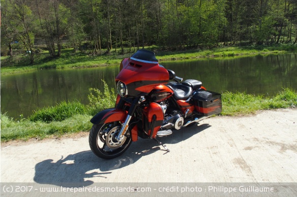 La Street Glide conserve son emblématique carénage Batwing
