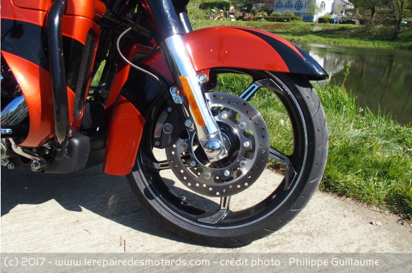 Roue avant de la CVO Street Glide 114