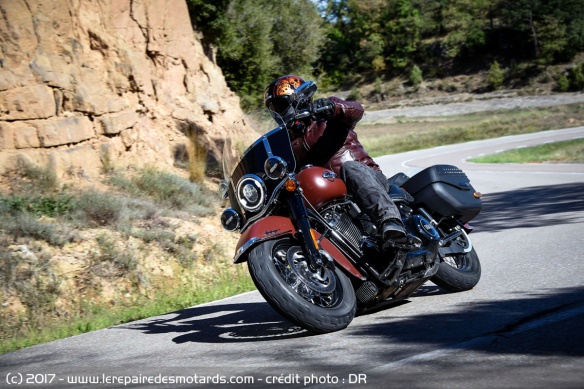 La Harley-Davidson Heritage Classic en courbe