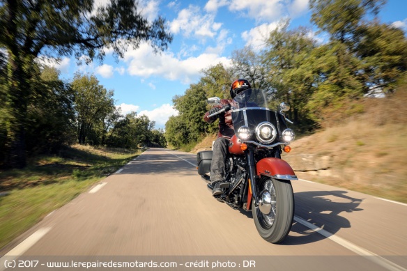 La Harley-Davidson Heritage Classic sur route