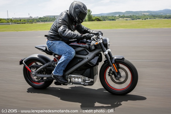 Harley-Davidson LiveWire sur autoroute
