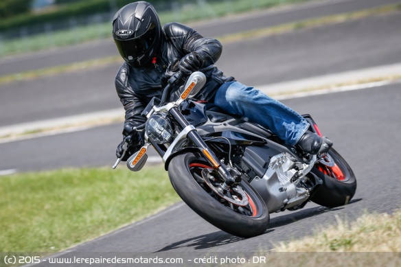 Harley-Davidson LiveWire sur départementale