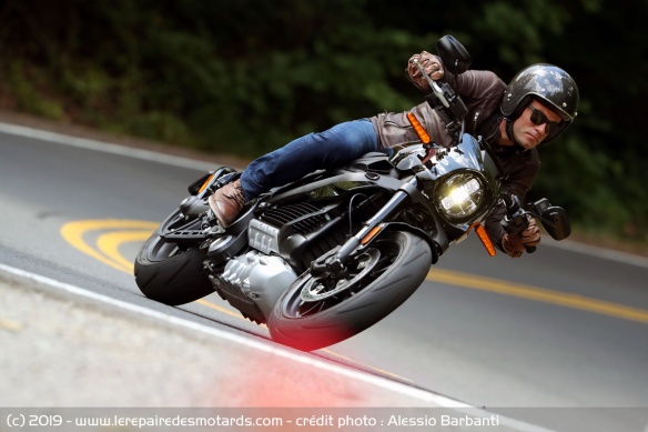 La Harley-Davidson LiveWire sur les petites routes