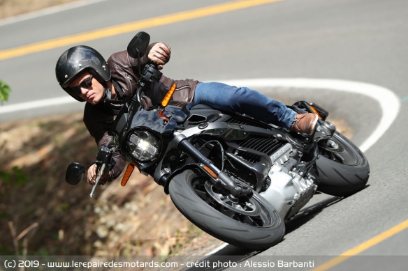 La Harley-Davidson LiveWire en courbe