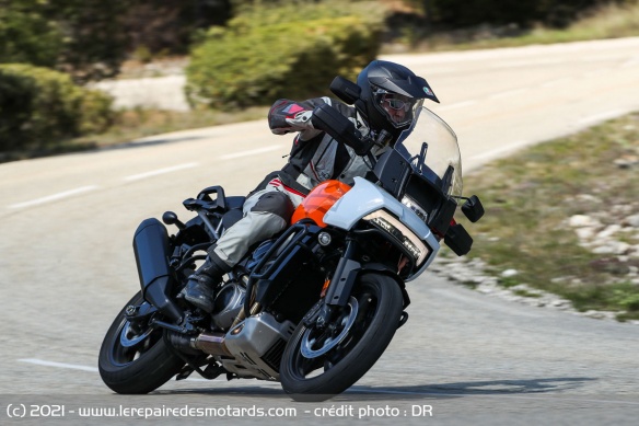 Virolos avec la Harley-Davidson Pan-America 1250 Special