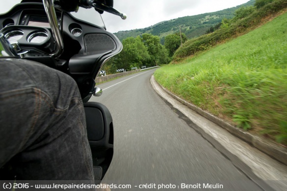 Harley-Davidson Road Glide Ultra sur route