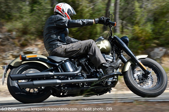 Harley-Davidson Softail Slim S sur autoroute