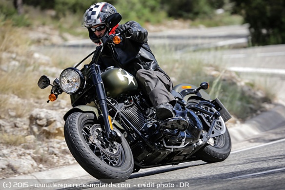 Harley-Davidson Softail Slim S sur départementale