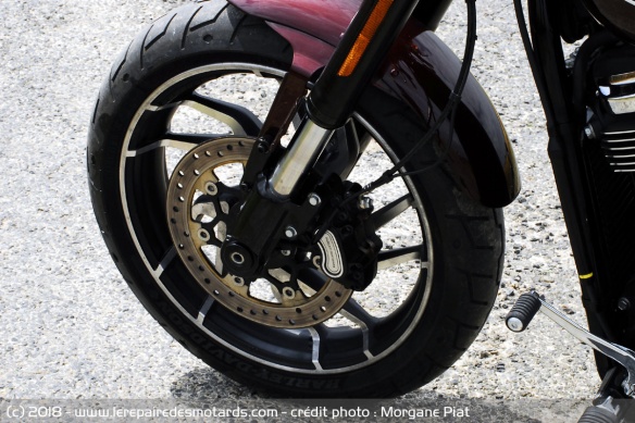 Frein avant de la Harley-Davidson Sport Glide 107