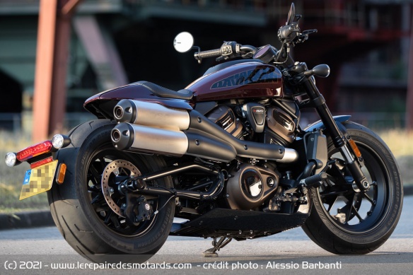 De base, le Sportster est dépourvu de place passager et il faut impérativement passer par les accessoires