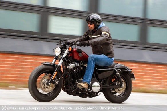 Harley-Davidson Forty-Eight sur route