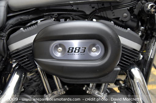 Une suite de nombres en photos ... - Page 4 Hd-sportster-iron-883-moteur