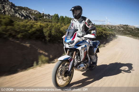 Malgré son poids, l'Adventure Sport permet pas mal d'audace sur piste roulante