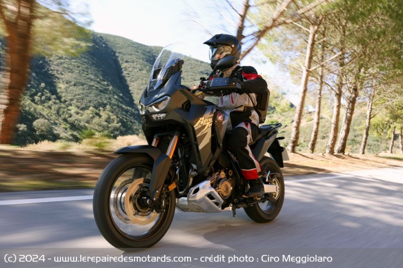 Capable d'atteindre les 220 km/h, le trail tient son cap sans sourciller