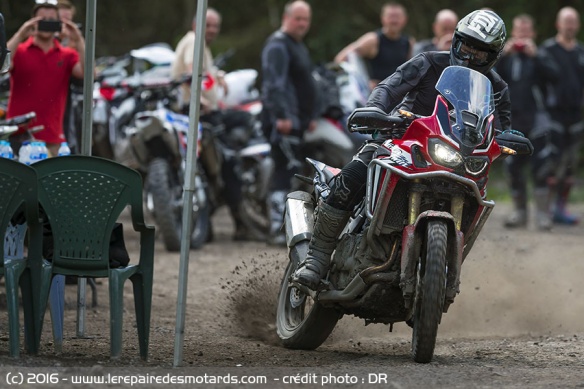 Précision de la Honda Africa Twin dans la boue