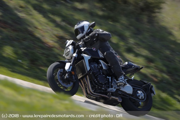 La Honda CB 1000 R à l'accélération