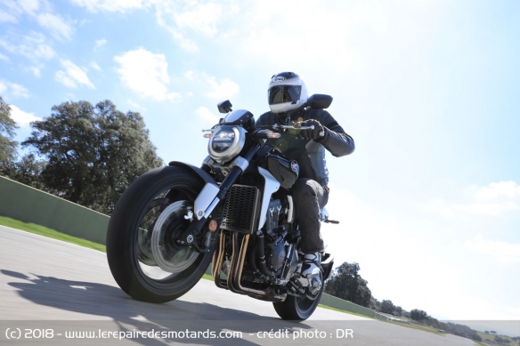 La Honda CB 1000 R sur voie rapide